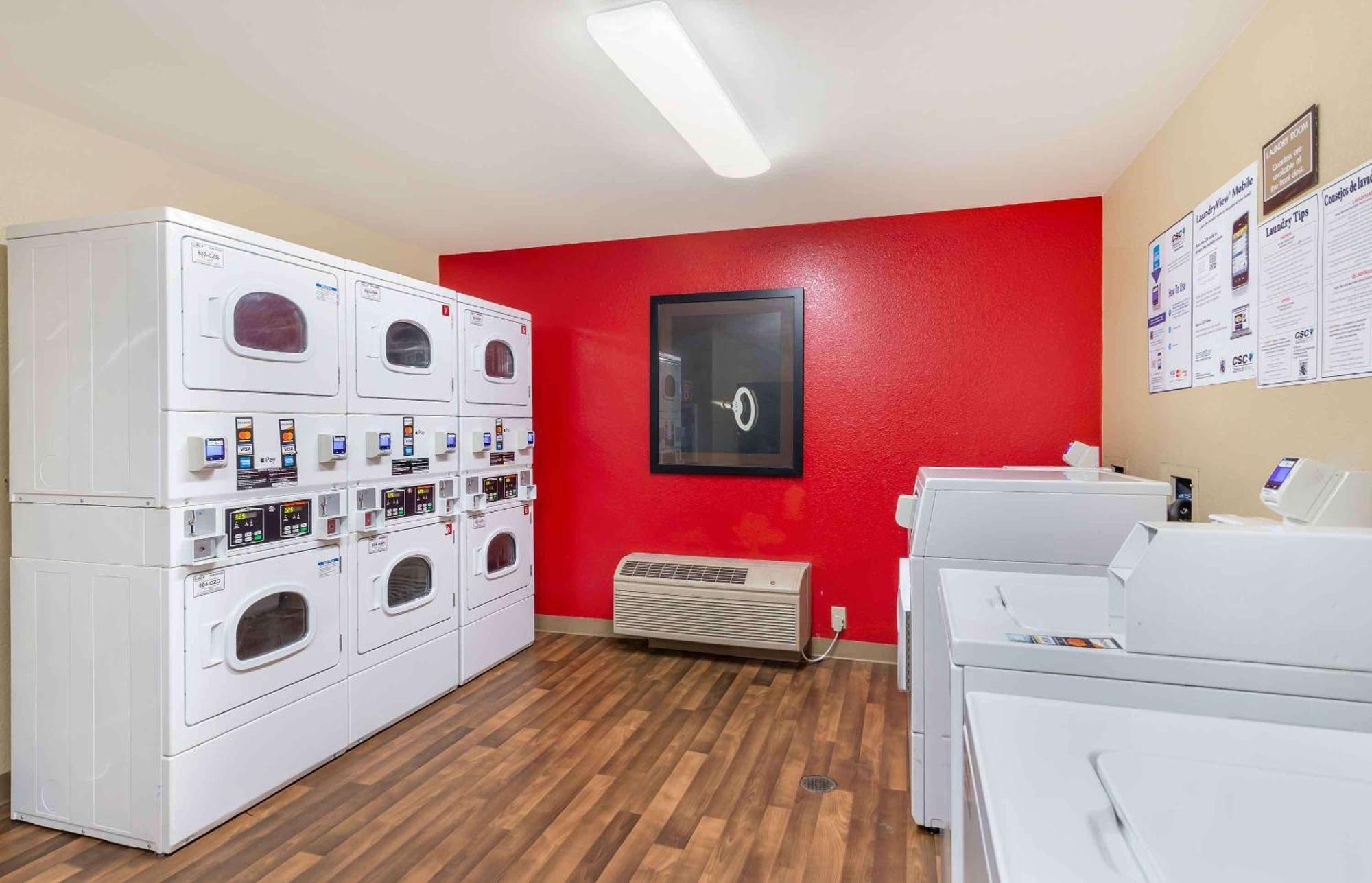 Suburban Studios Columbus Bradley Park Ngoại thất bức ảnh