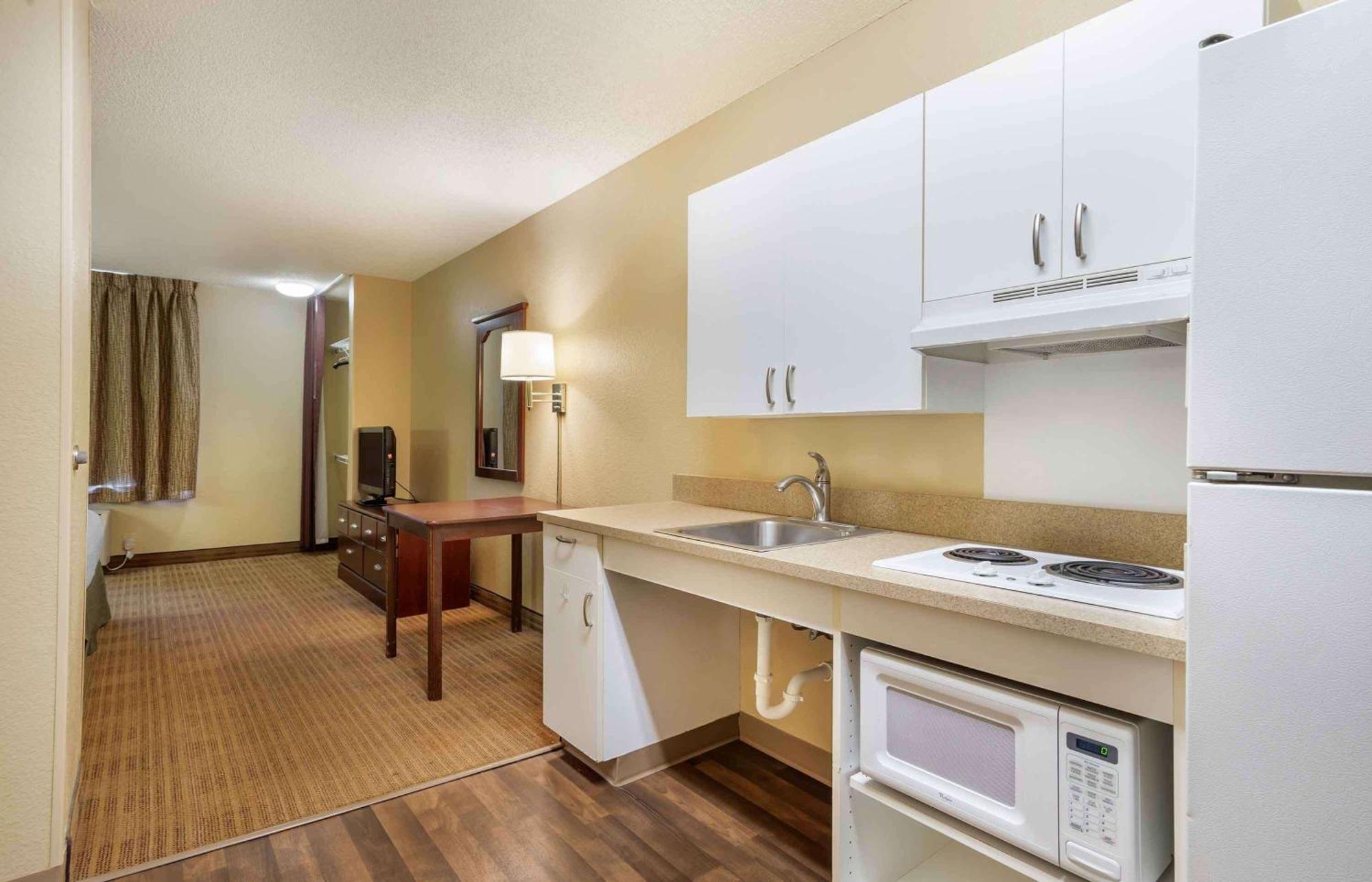 Suburban Studios Columbus Bradley Park Ngoại thất bức ảnh